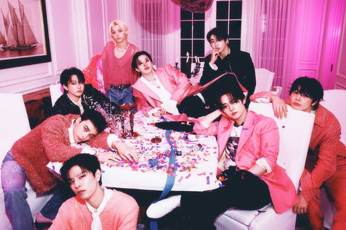 STRAY KIDS